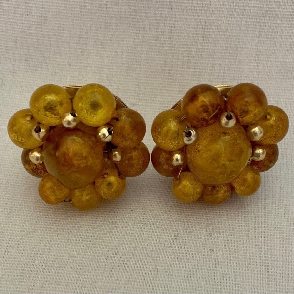 Vintage clip on earrings. 2 pairs excellent condition. Great wardrobe addition